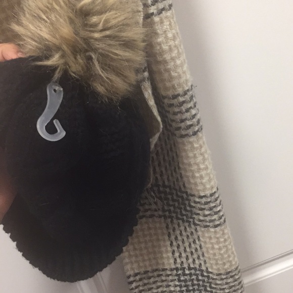 Sold - Picture 3 of 3